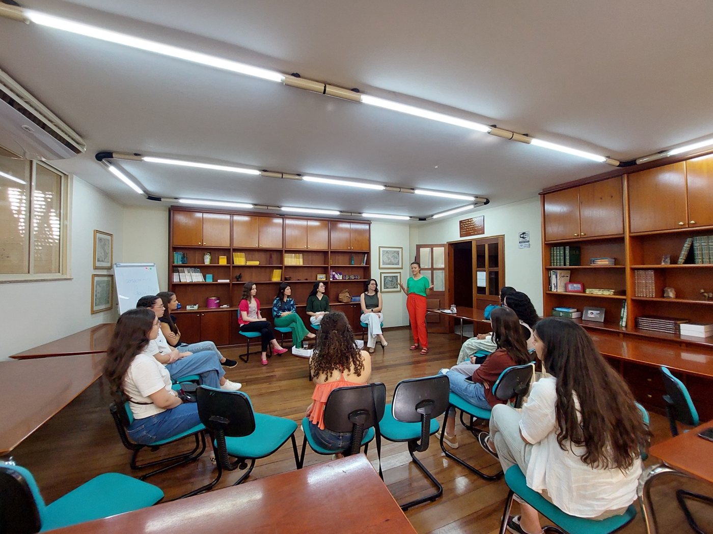 Roda de formação com jovens participantes